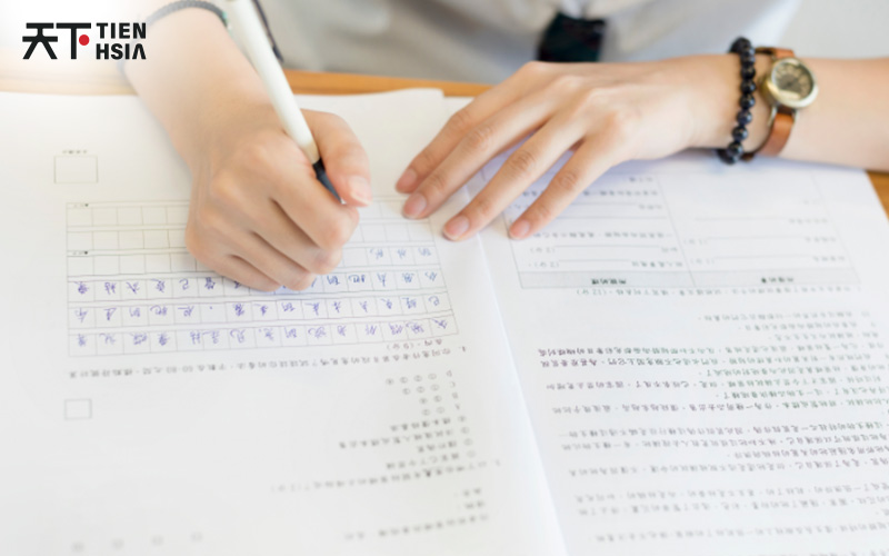 Person doing an exam with chinese characters