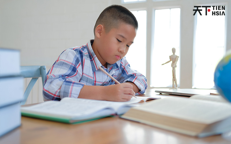 Student writing a Chinese composition