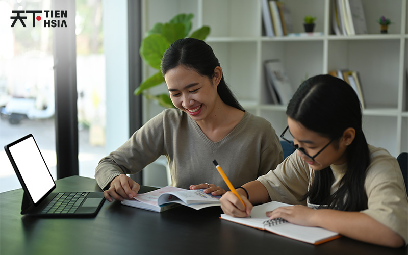 Supporting child's Chinese learning at home.